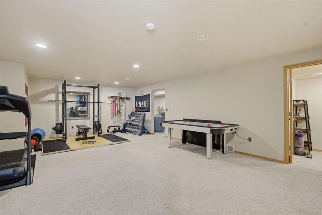 1121 FIELDVIEW DRIVE, Menasha, WI 54952