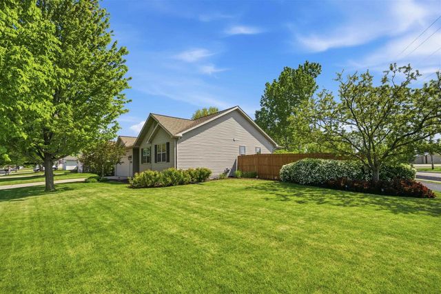 1121 FIELDVIEW DRIVE, Menasha, WI 54952