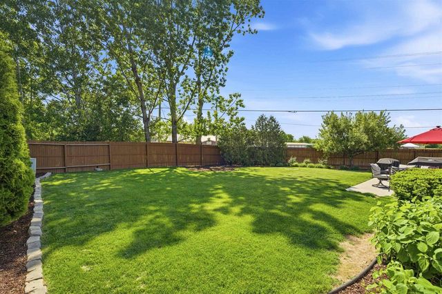 1121 FIELDVIEW DRIVE, Menasha, WI 54952