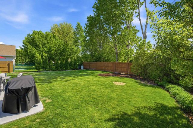 1121 FIELDVIEW DRIVE, Menasha, WI 54952