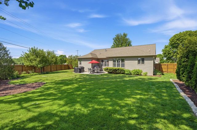 1121 FIELDVIEW DRIVE, Menasha, WI 54952