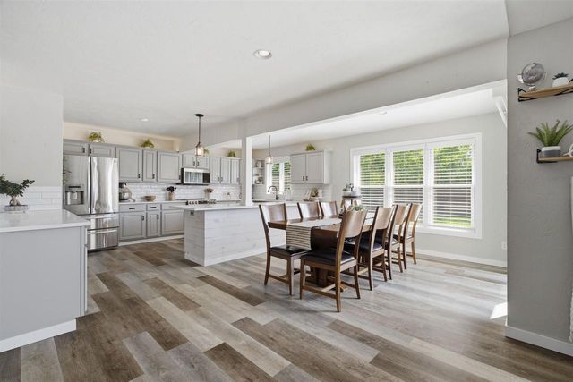1121 FIELDVIEW DRIVE, Menasha, WI 54952