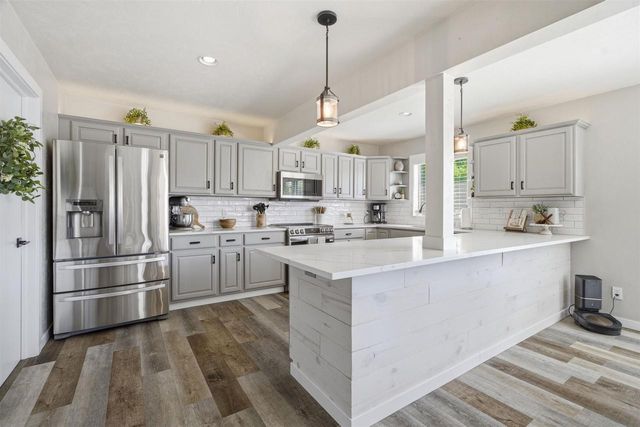 1121 FIELDVIEW DRIVE, Menasha, WI 54952