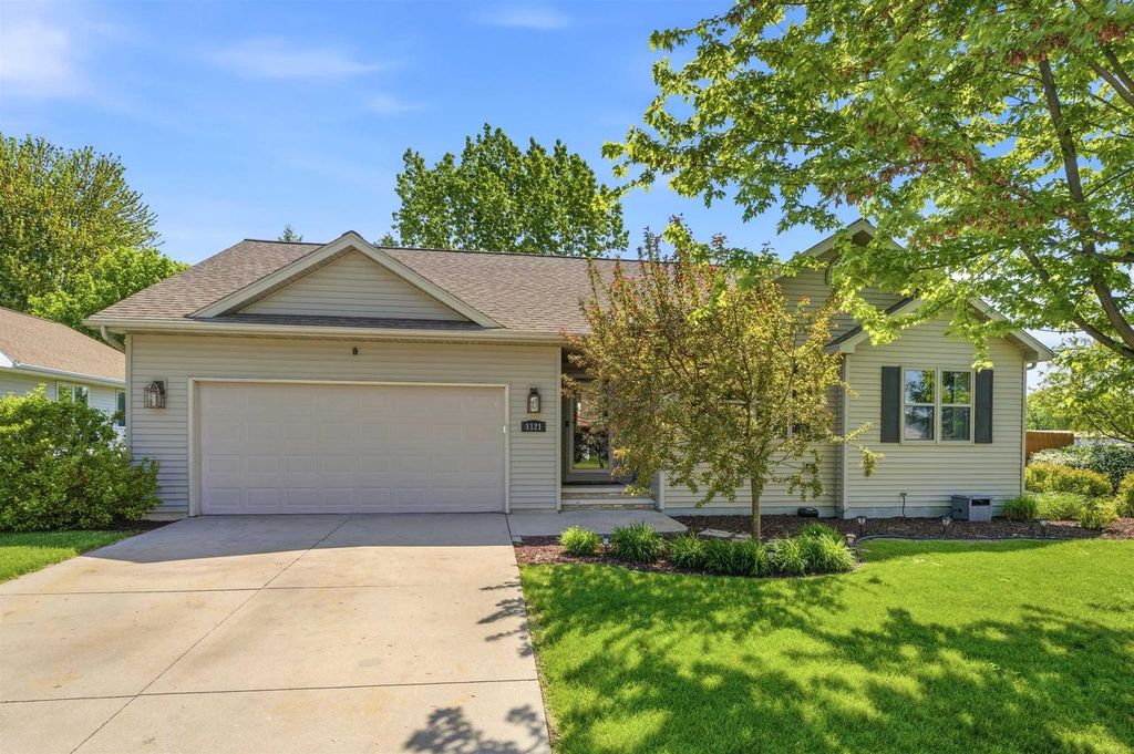 1121 FIELDVIEW DRIVE, Menasha, WI 54952