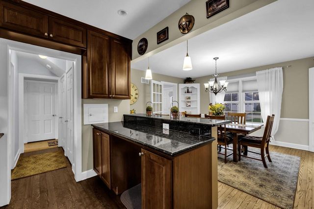 306 Vincennes CIRCLE, Racine, WI 53402