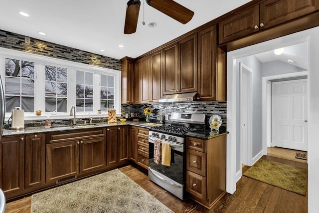 306 Vincennes CIRCLE, Racine, WI 53402
