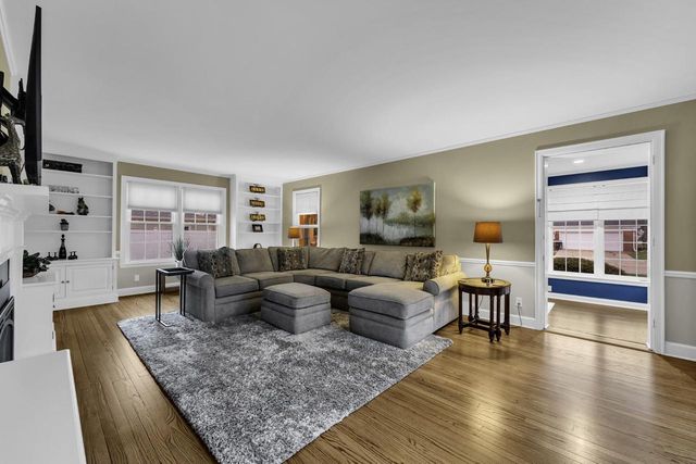 306 Vincennes CIRCLE, Racine, WI 53402