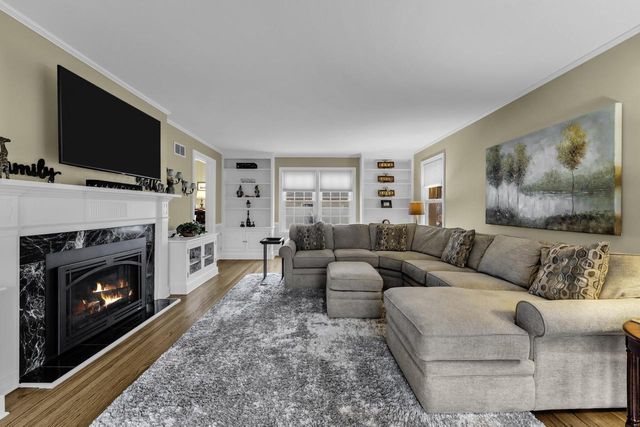 306 Vincennes CIRCLE, Racine, WI 53402