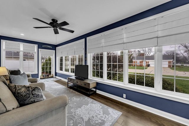 306 Vincennes CIRCLE, Racine, WI 53402