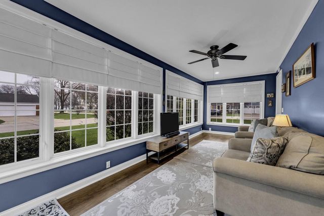 306 Vincennes CIRCLE, Racine, WI 53402