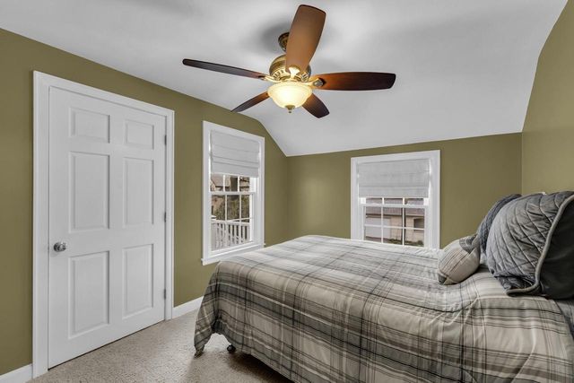 306 Vincennes CIRCLE, Racine, WI 53402