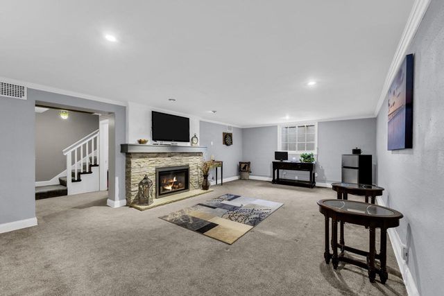306 Vincennes CIRCLE, Racine, WI 53402