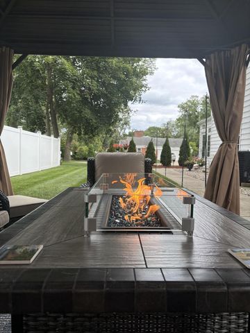 306 Vincennes CIRCLE, Racine, WI 53402