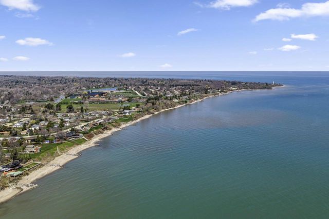 306 Vincennes CIRCLE, Racine, WI 53402