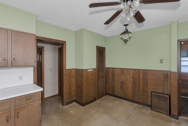 53 Calumet Rd, Holyoke, MA 01040