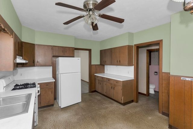 53 Calumet Rd, Holyoke, MA 01040