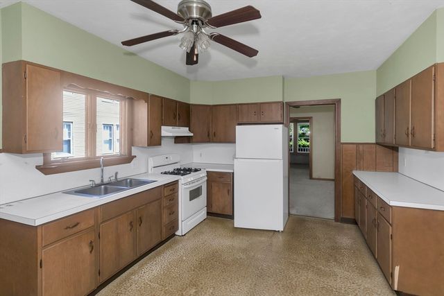 53 Calumet Rd, Holyoke, MA 01040