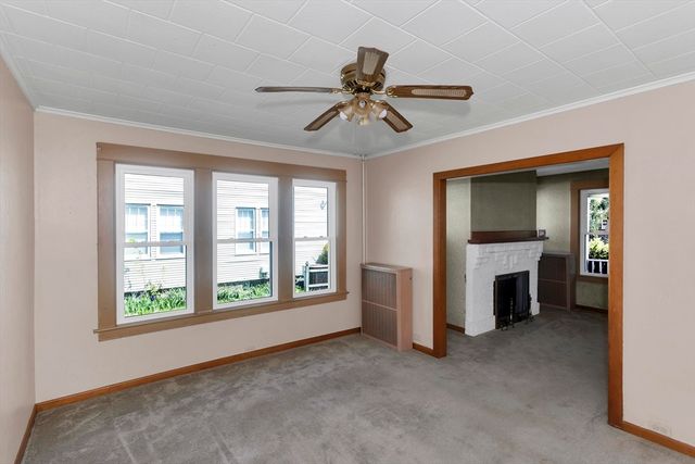 53 Calumet Rd, Holyoke, MA 01040