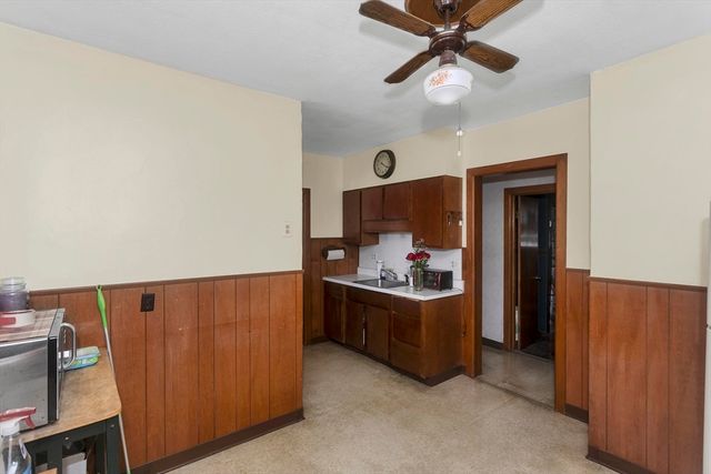 53 Calumet Rd, Holyoke, MA 01040