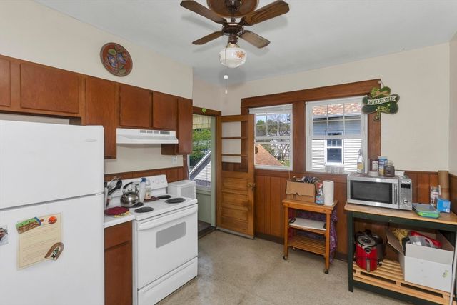 53 Calumet Rd, Holyoke, MA 01040