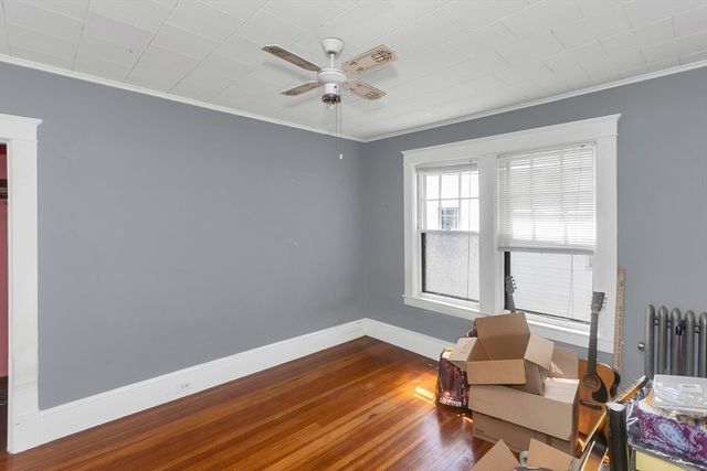 53 Calumet Rd, Holyoke, MA 01040