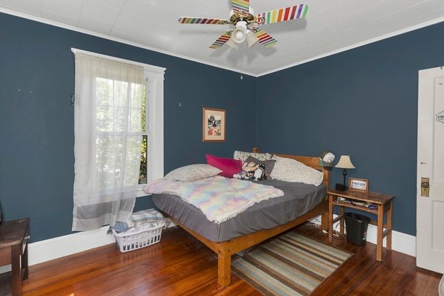 53 Calumet Rd, Holyoke, MA 01040