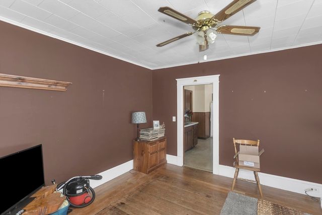 53 Calumet Rd, Holyoke, MA 01040