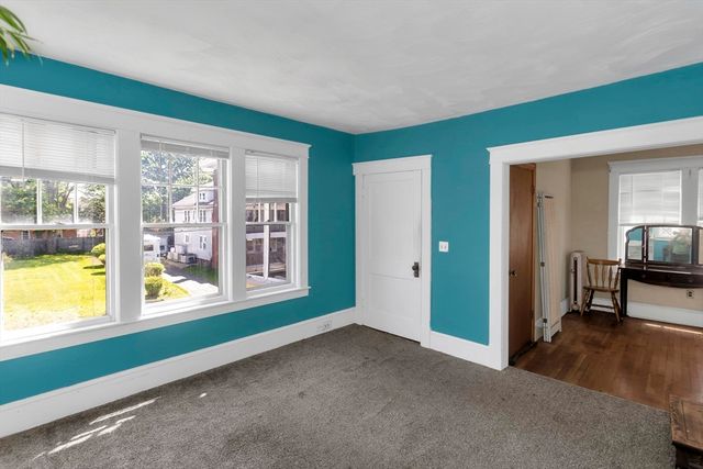 53 Calumet Rd, Holyoke, MA 01040