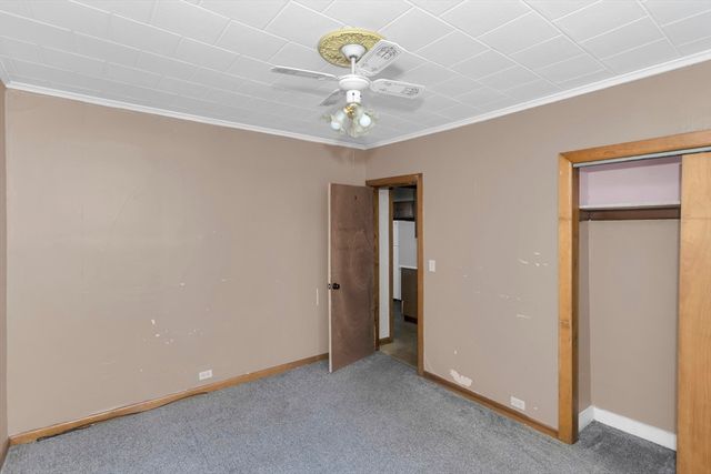 53 Calumet Rd, Holyoke, MA 01040