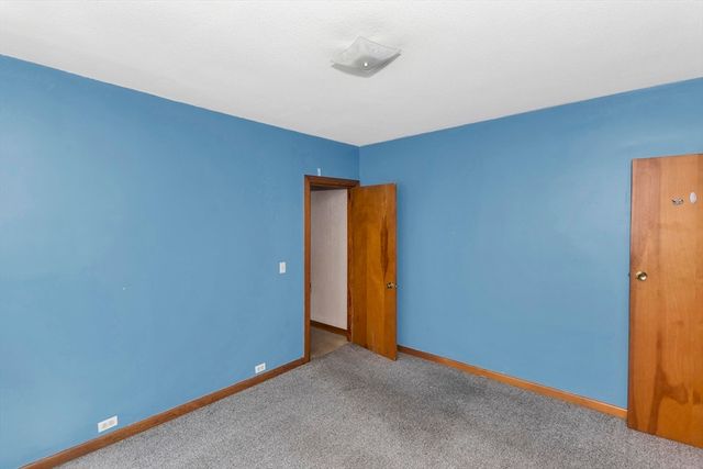 53 Calumet Rd, Holyoke, MA 01040