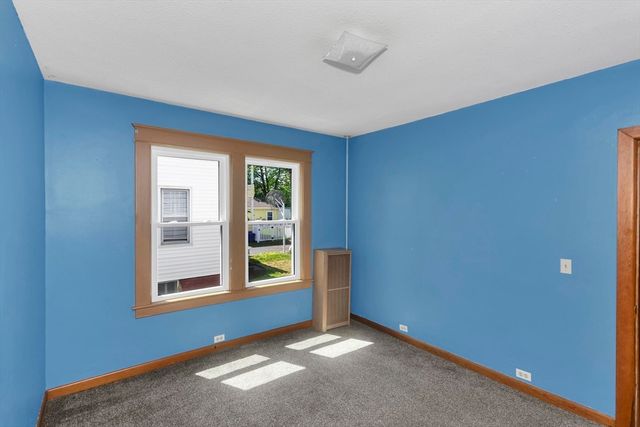 53 Calumet Rd, Holyoke, MA 01040