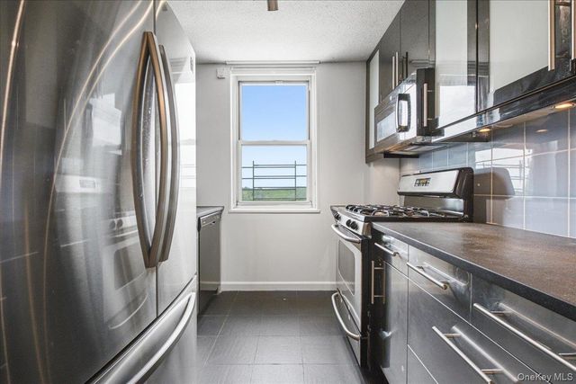 118-17 Union Turnpike 12G, Forest Hills, NY 11375