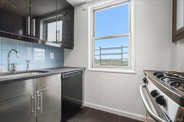 118-17 Union Turnpike 12G, Forest Hills, NY 11375