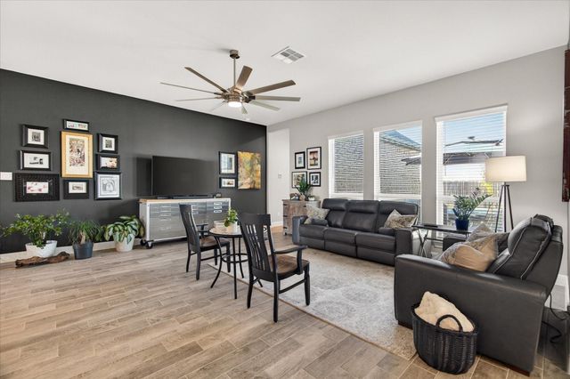 11903 Champions Forest Drive, Mont Belvieu, TX 77535