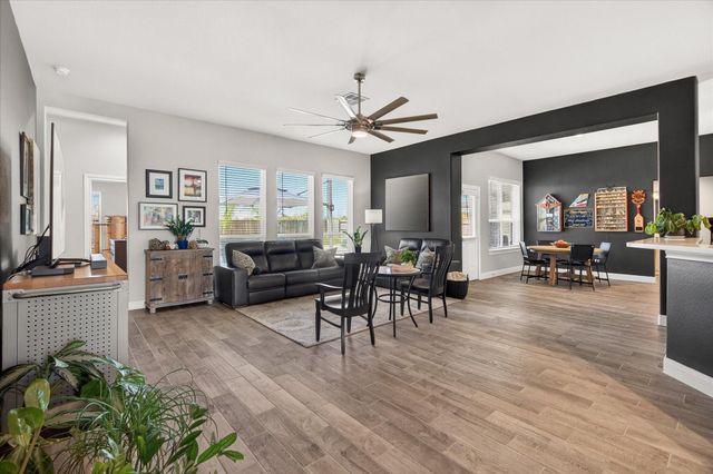 11903 Champions Forest Drive, Mont Belvieu, TX 77535