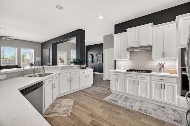 11903 Champions Forest Drive, Mont Belvieu, TX 77535