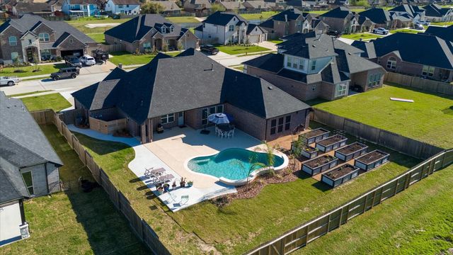 11903 Champions Forest Drive, Mont Belvieu, TX 77535