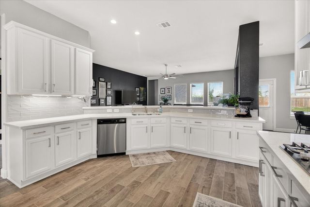 11903 Champions Forest Drive, Mont Belvieu, TX 77535