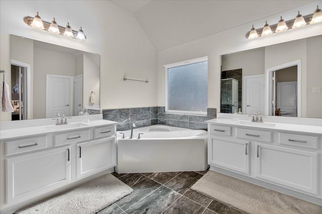 11903 Champions Forest Drive, Mont Belvieu, TX 77535