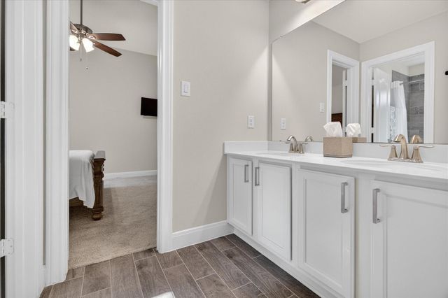 11903 Champions Forest Drive, Mont Belvieu, TX 77535