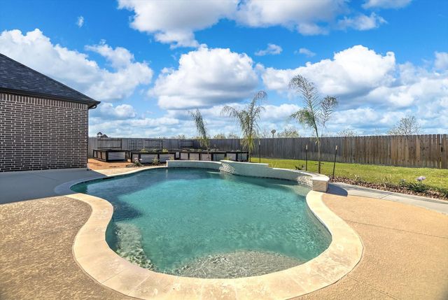 11903 Champions Forest Drive, Mont Belvieu, TX 77535