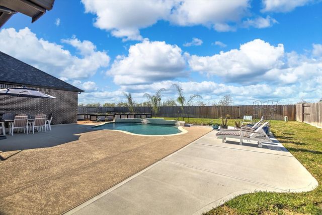 11903 Champions Forest Drive, Mont Belvieu, TX 77535