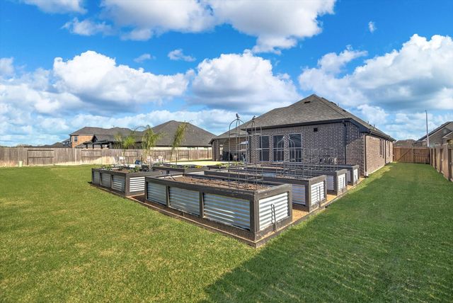 11903 Champions Forest Drive, Mont Belvieu, TX 77535