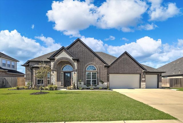 11903 Champions Forest Drive, Mont Belvieu, TX 77535