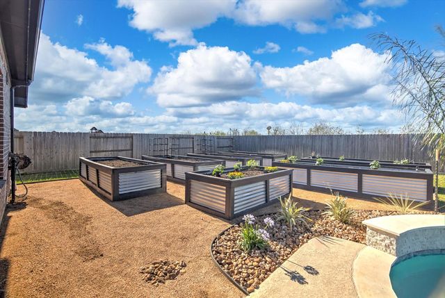 11903 Champions Forest Drive, Mont Belvieu, TX 77535