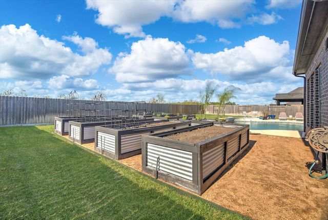 11903 Champions Forest Drive, Mont Belvieu, TX 77535