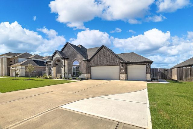 11903 Champions Forest Drive, Mont Belvieu, TX 77535