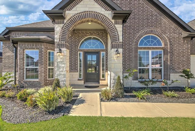 11903 Champions Forest Drive, Mont Belvieu, TX 77535