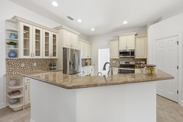 933 Oxford Dr, St Augustine, FL 32084