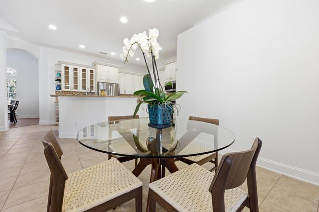 933 Oxford Dr, St Augustine, FL 32084